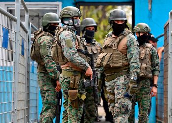 Ecuador declara estado de excepción en seis provincias golpeadas por la violencia