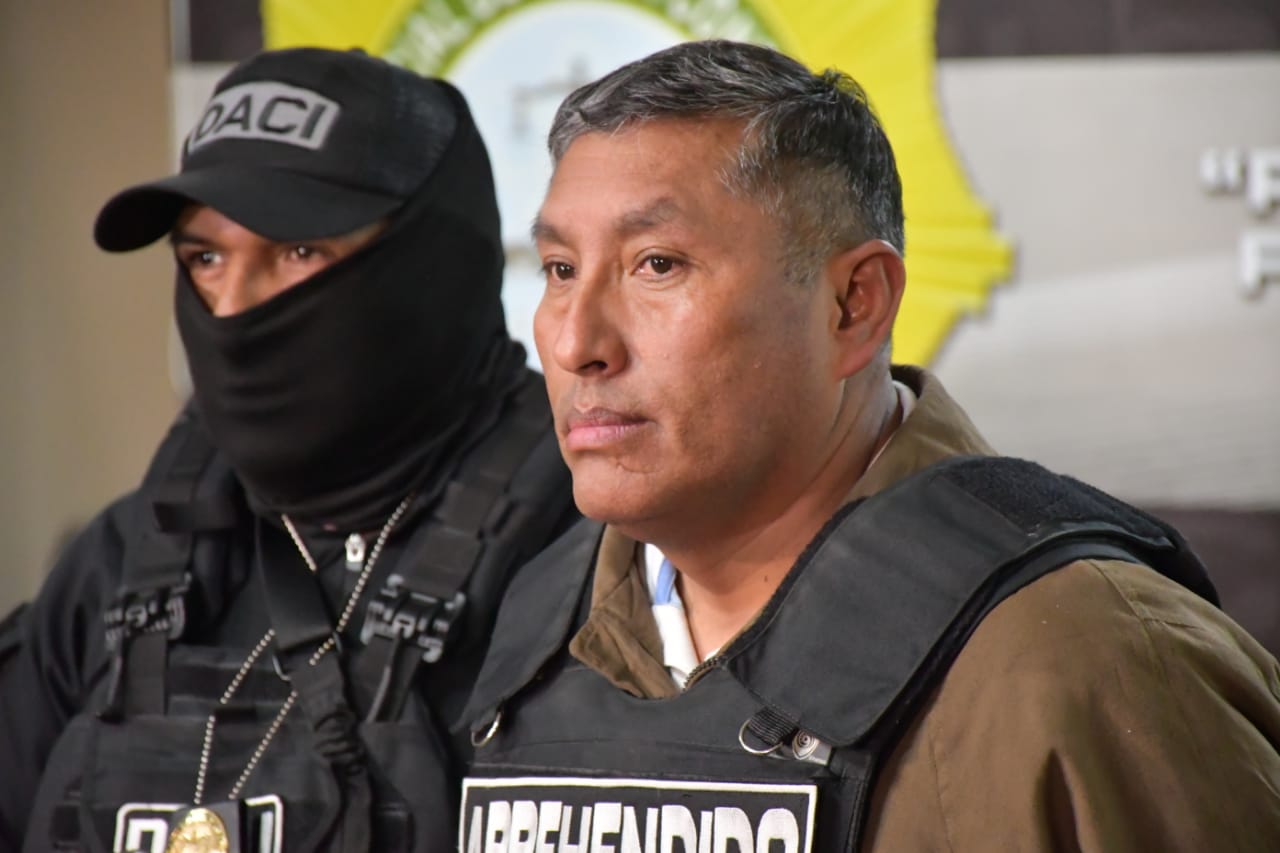 Justicia determina traslado de vicealmirante Juan Arnez del penal Chonchocoro a la cárcel de San Pedro