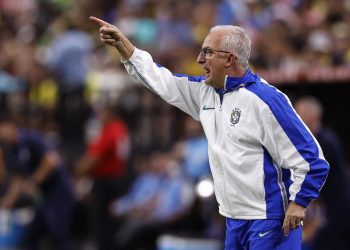 Dorival protesta por arbitraje ante Colombia: ‘Otra vez Brasil fue perjudicado’