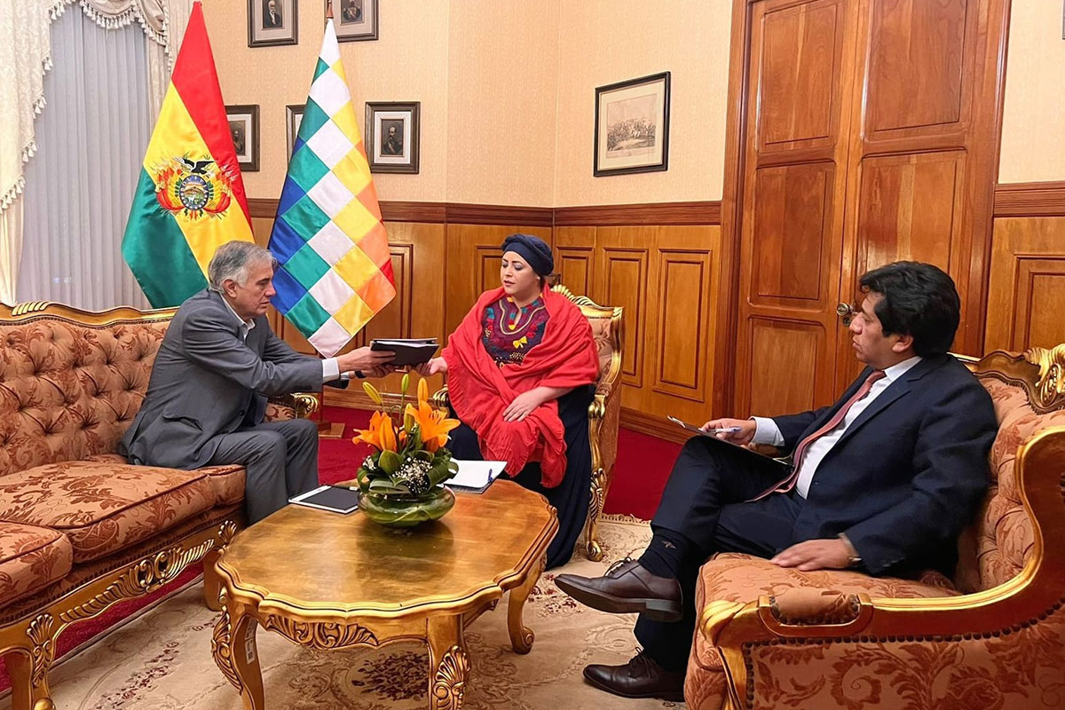 Cancillería se reúne con embajador boliviano en Argentina y ratifica rechazo a dichos de Milei