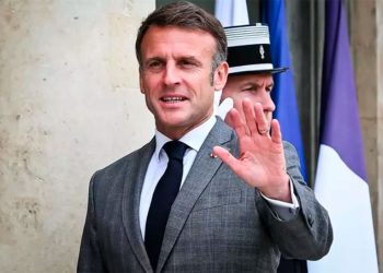 macron_paris.jpg