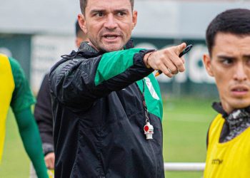 Oriente Petrolero confirma a Monasterio como el DT del primer plantel