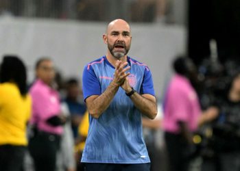 Ecuador anuncia salida del DT Félix Sánchez tras derrota ante Argentina