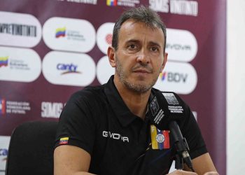 ‘Me voy con bronca, pero orgulloso’, dice DT Batista tras eliminación de Venezuela