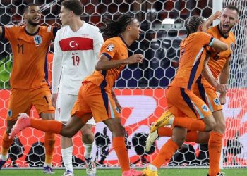 Países Bajos remonta a Turquía y jugará ante Inglaterra en semis de la Euro
