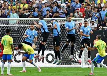 Uruguay vence 4-2 a Brasil en penales y jugará las semis contra Colombia
