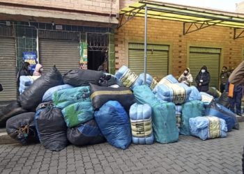 En un gigante operativo, la Aduana interviene depósitos de ropa usada en El Alto