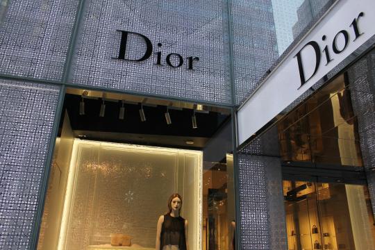 Grecia aprueba que Dior use sus tesoros arqueológicos para una sesión de fotos