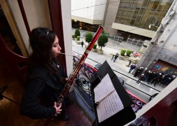 La Orquesta Sinfónica Nacional sorprende a los viandantes paceños tocando tres morenadas