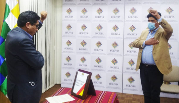 El excandidato del MAS Franklin Flores fue posesionado como gerente de Emapa