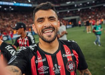 ‘Lucho’ González se despide del fútbol con clasificación de Paranaense a octavos de Sudamericana