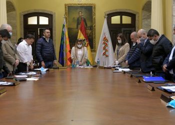 Lima ve ‘responsabilidad solidaria’ y demanda a la Fiscalía General citar a Áñez y su gabinete