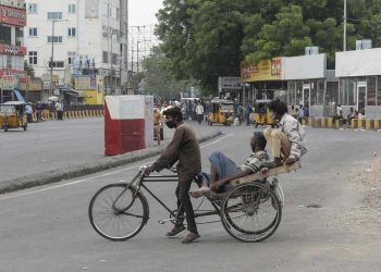 La economía india se contrae un 7,3% anual, una cifra récord
