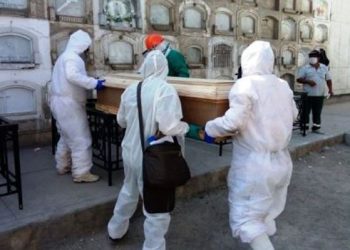 Perú eleva el balance de muertos por la pandemia de 69.000 a 180.000