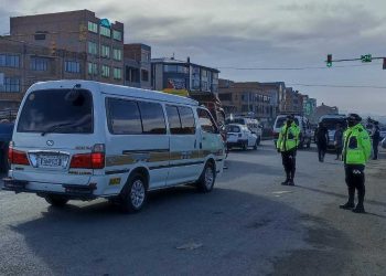 De 126.000 vehículos que circulan en la ciudad de El Alto, solo 7.000 figuran como transporte público.