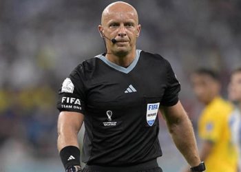Árbitro de la final de Champions pide disculpas por participar en congreso de extrema derecha