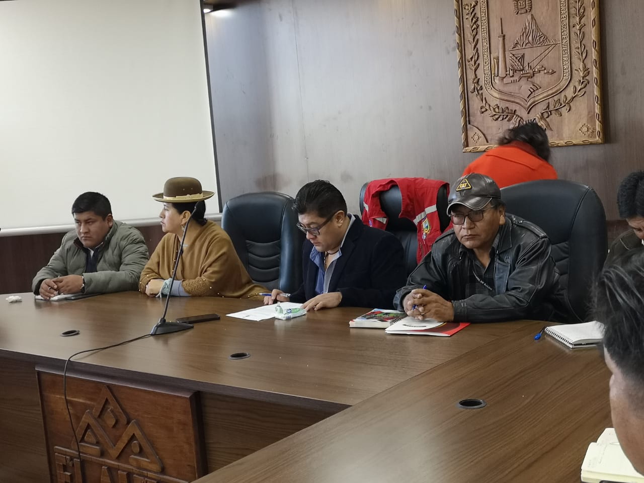 Alcaldía, vecinos y choferes socializarán reordenamiento vial en El Alto.
