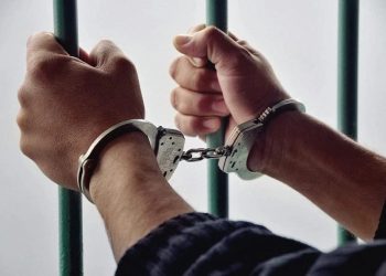 La Policía captura a acusado de matar a su padre y enterrarlo en su casa