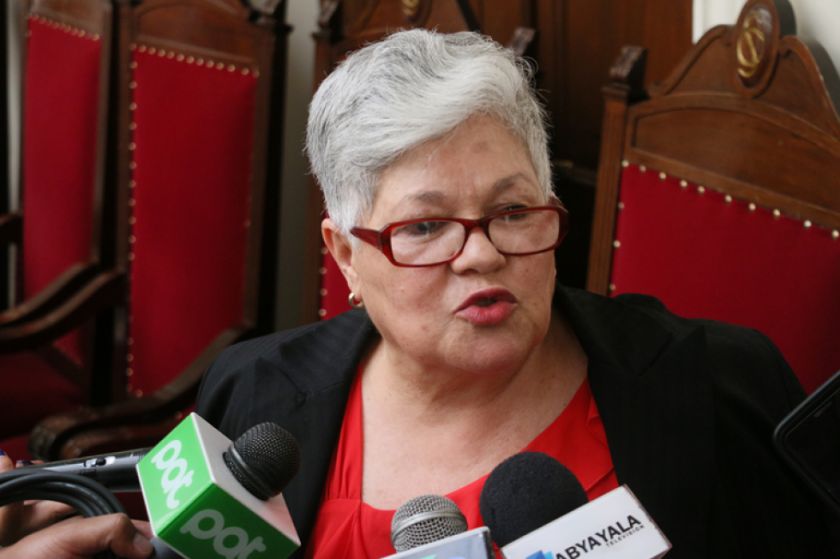 Expulsión a senadora Salame