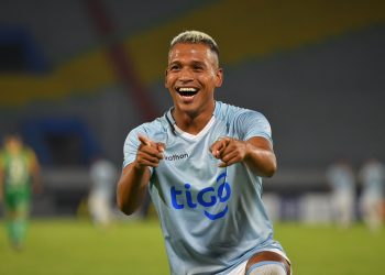 Jair Reinoso anota un triplete en la victoria de Aurora (5-0) ante Mamoré