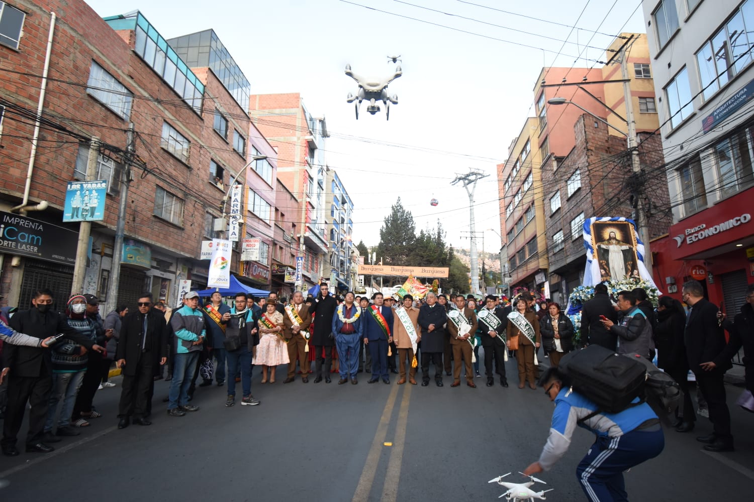 Con la tradicional ch’alla se inicia la entrada del Gran Poder