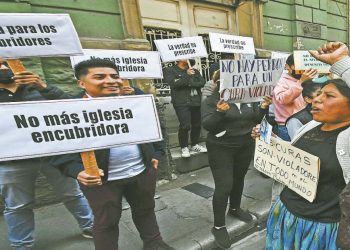 Crece la indignación en la sociedad boliviana por las denuncias contra miembros de la iglesia católica.