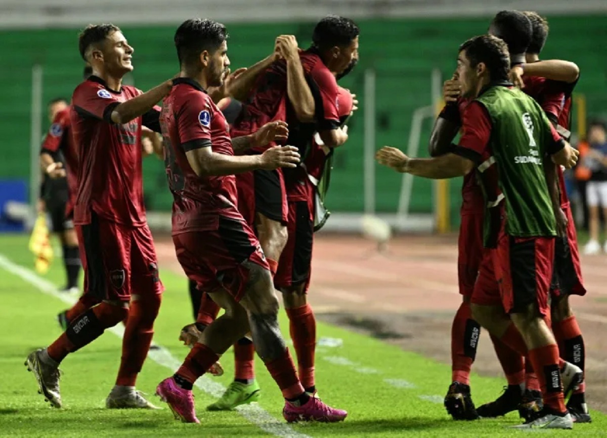 Newell’s, Millonarios, Guaraní y tres brasileños por los octavos de la Sudamericana