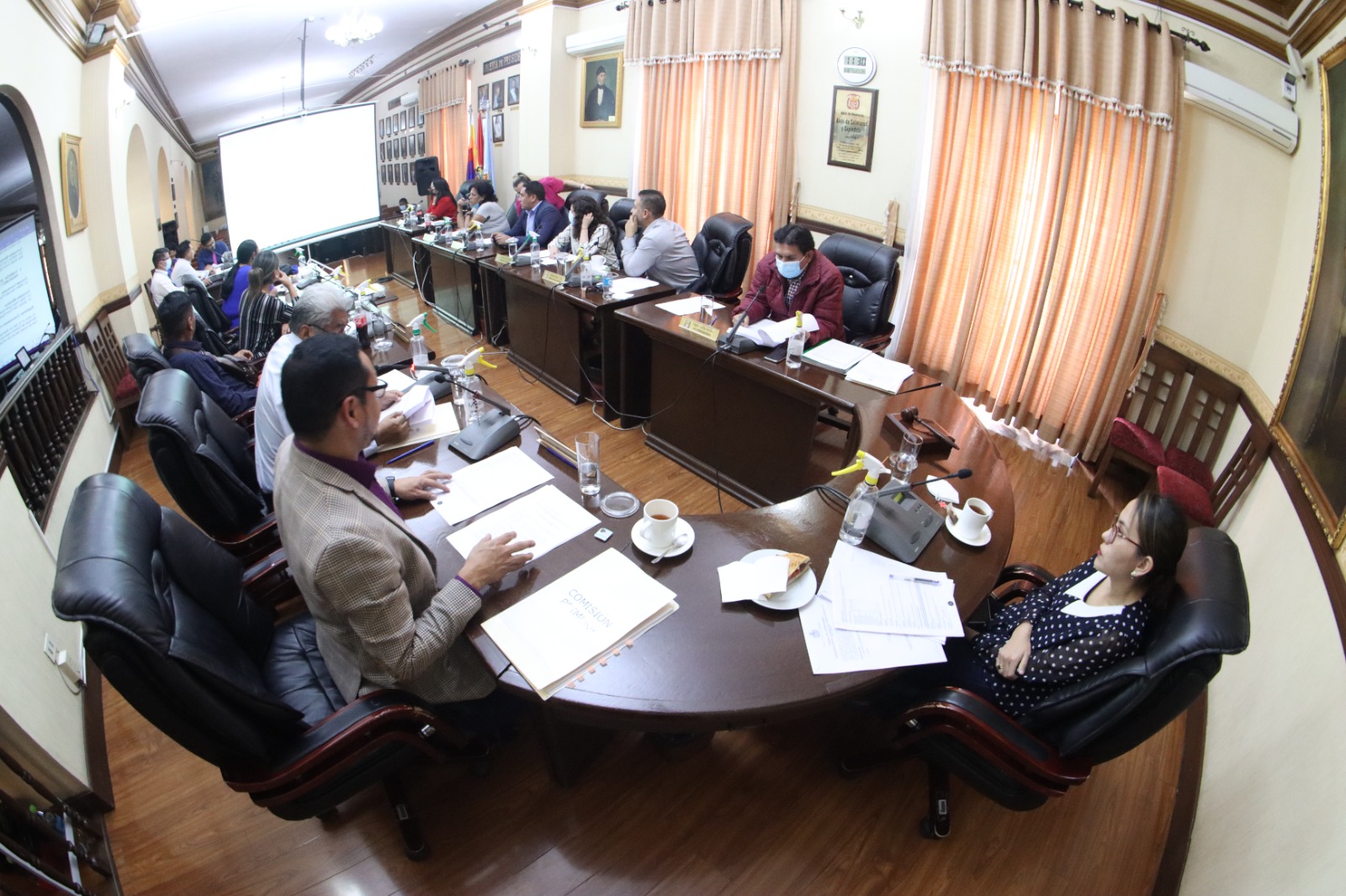 El trabajo en el Concejo de Cochabamba se paralizó por un mes debido a conflictos.