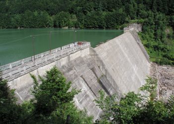 Represa en Ucrania. Imagen referencial