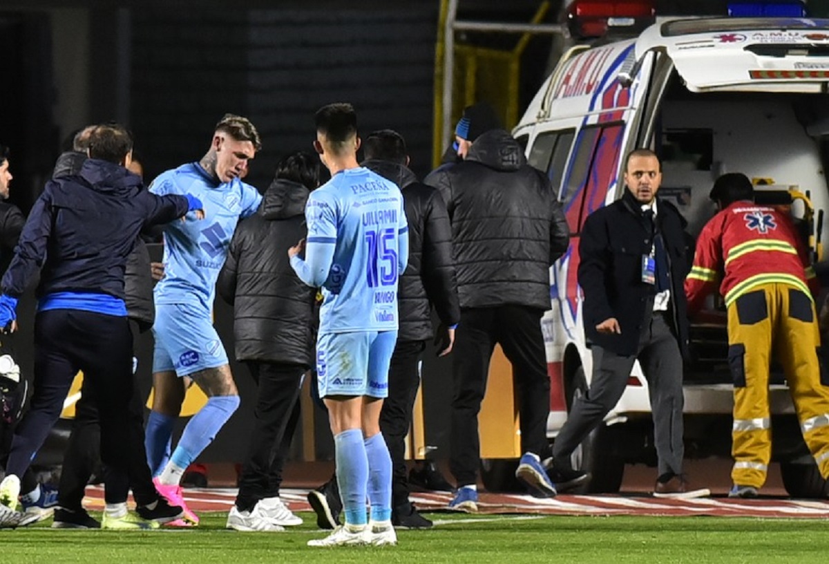 Bentaberry, defensor de Bolívar, sufrió una lipotimia en el juego ante Cerro