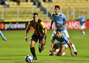 The Strongest pierde ante Cristal y el fantasma de la eliminación le sigue
