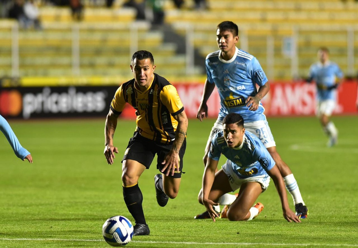 The Strongest pierde ante Cristal y el fantasma de la eliminación le sigue