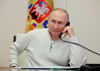 putin_en_conversacion_telefonica.jpg