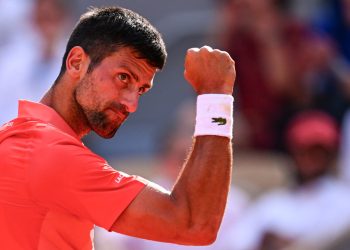 Djokovic bate a un Alcaraz que no pudo competir por los calambres