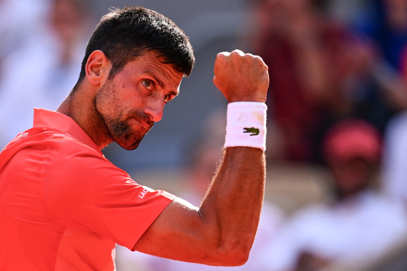 Djokovic bate a un Alcaraz que no pudo competir por los calambres