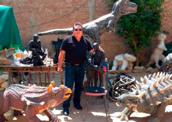 sandro_arellano_arte_con_llantas