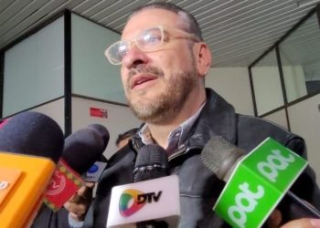 Juez lee fallo contra Calvo: dos años de cárcel por ultraje a la wiphala, absuelto por racismo y discriminación