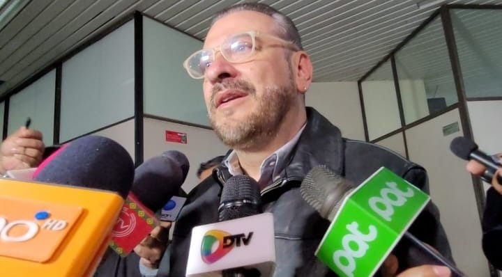 Juez lee fallo contra Calvo: dos años de cárcel por ultraje a la wiphala, absuelto por racismo y discriminación