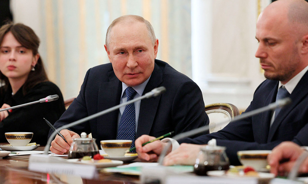 Putin decretó ley marcial