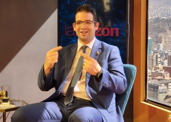 Embajador aclara que venezolanos ingresan a Bolivia por estudios y alerta sobre envío de tropas de EEUU a Perú