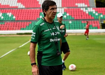 El DT Gustavo Costas no quiere depender de la altura