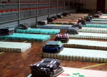 Ante el intenso frío, El Alto habilita un albergue temporal en el Multifuncional