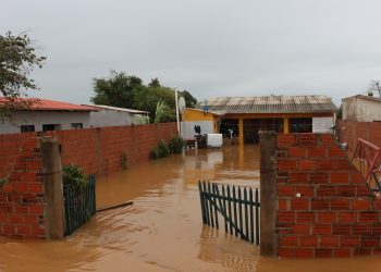 Por inundaciones, equipos de rescate y un helicóptero Super Puma parten a Cuatro Cañadas