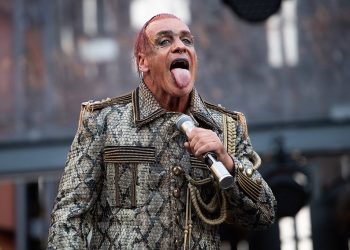Till Lindemann de Rammstein en concierto el 2019