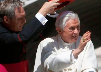 georg_ganswein_benedicto.jpg