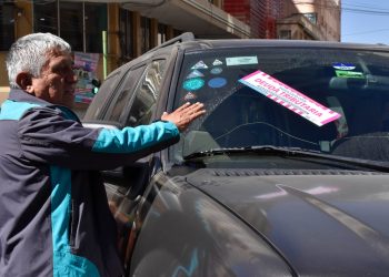 Empieza en La Paz el retiro de placas a coches deudores de impuestos