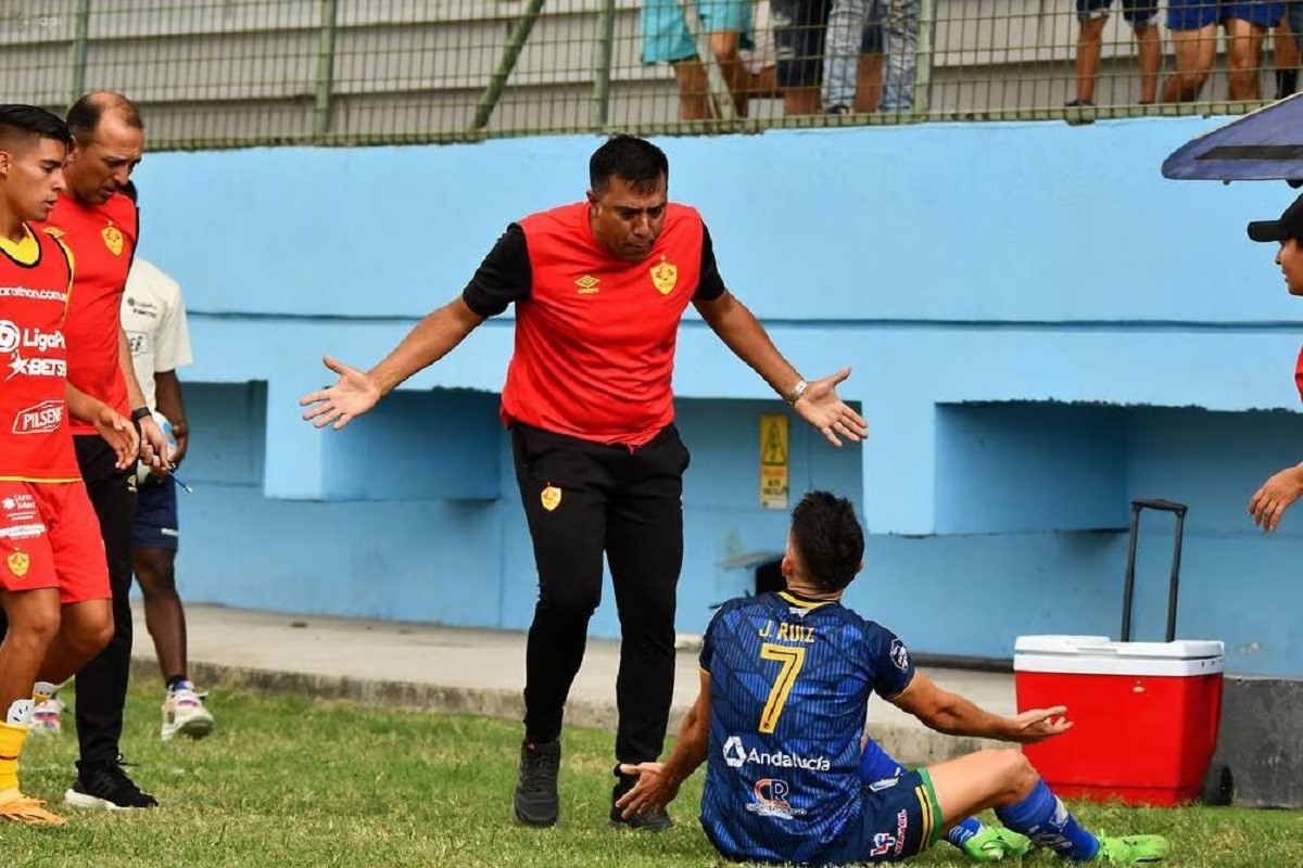Aucas cesa al DT venezolano César Farías, tras sanción por agresión
