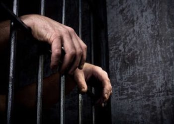 Encarcelan al acusado de violar a sus tres hijas desde que murió la mamá