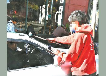Los niños en las ciudades se exponen a varios riesgos.