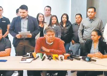 Después de la firma el Interventor y los trabajadores se comunicaron con los medios.